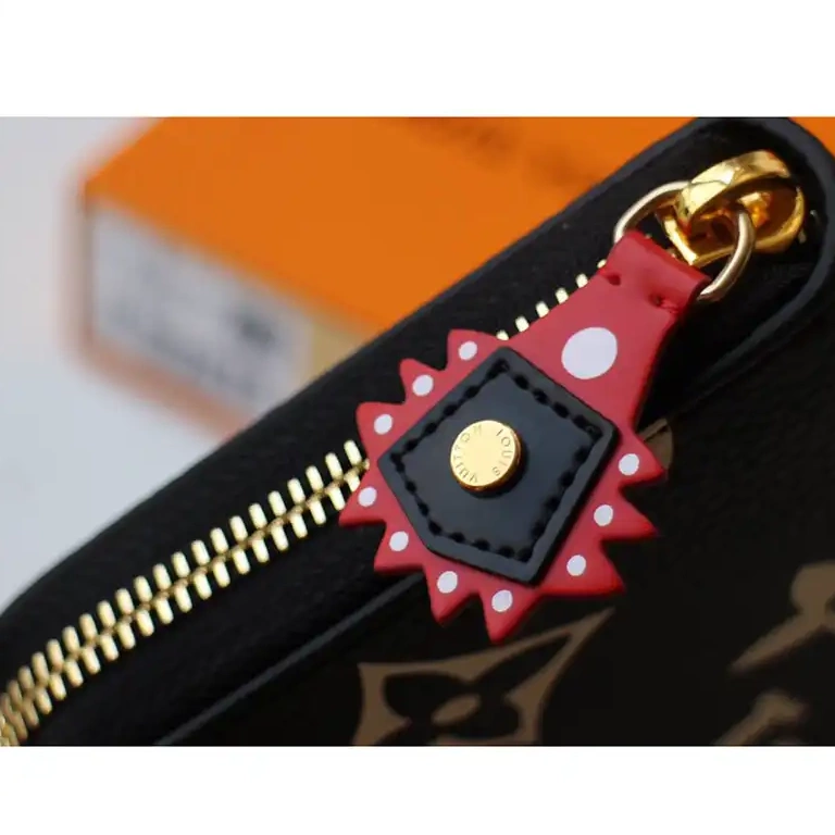 LV Bags 208B570081 0815